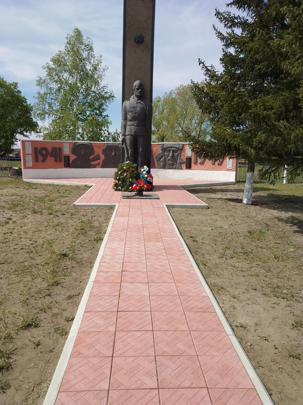 Памятник воинам,погибшим в годы Великой Отечественной войны.